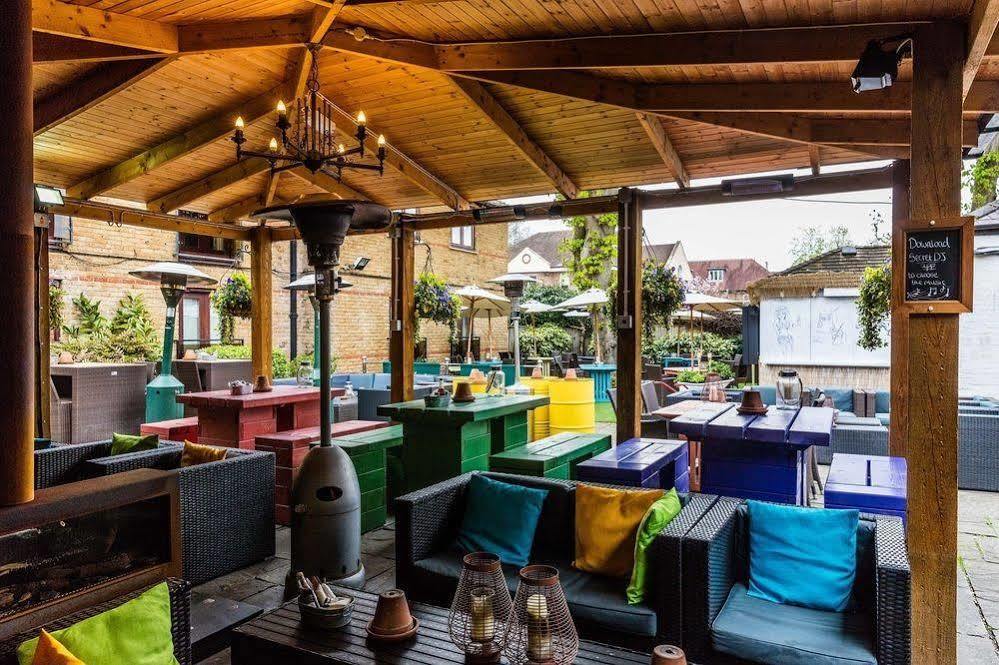 צ'רטסי Crown Hotel מראה חיצוני תמונה