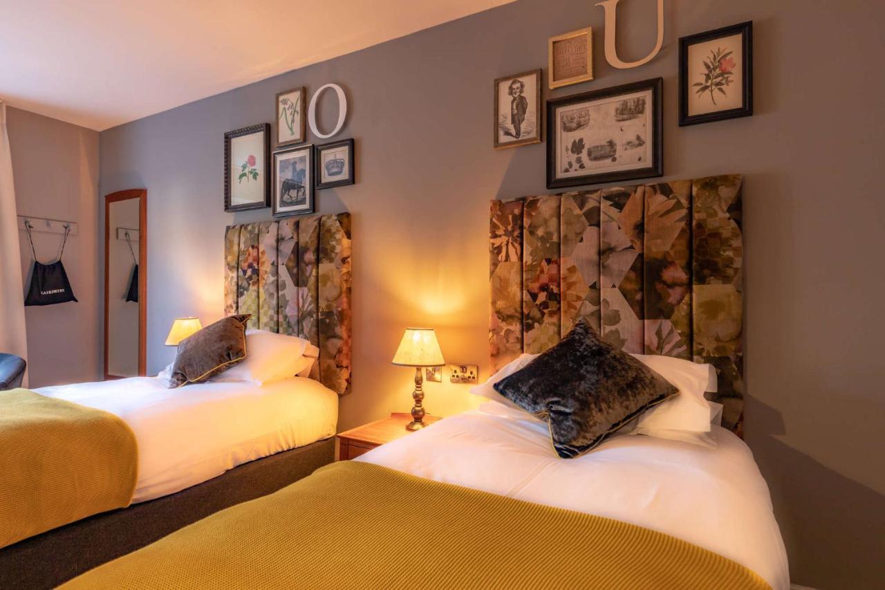 צ'רטסי Crown Hotel מראה חיצוני תמונה