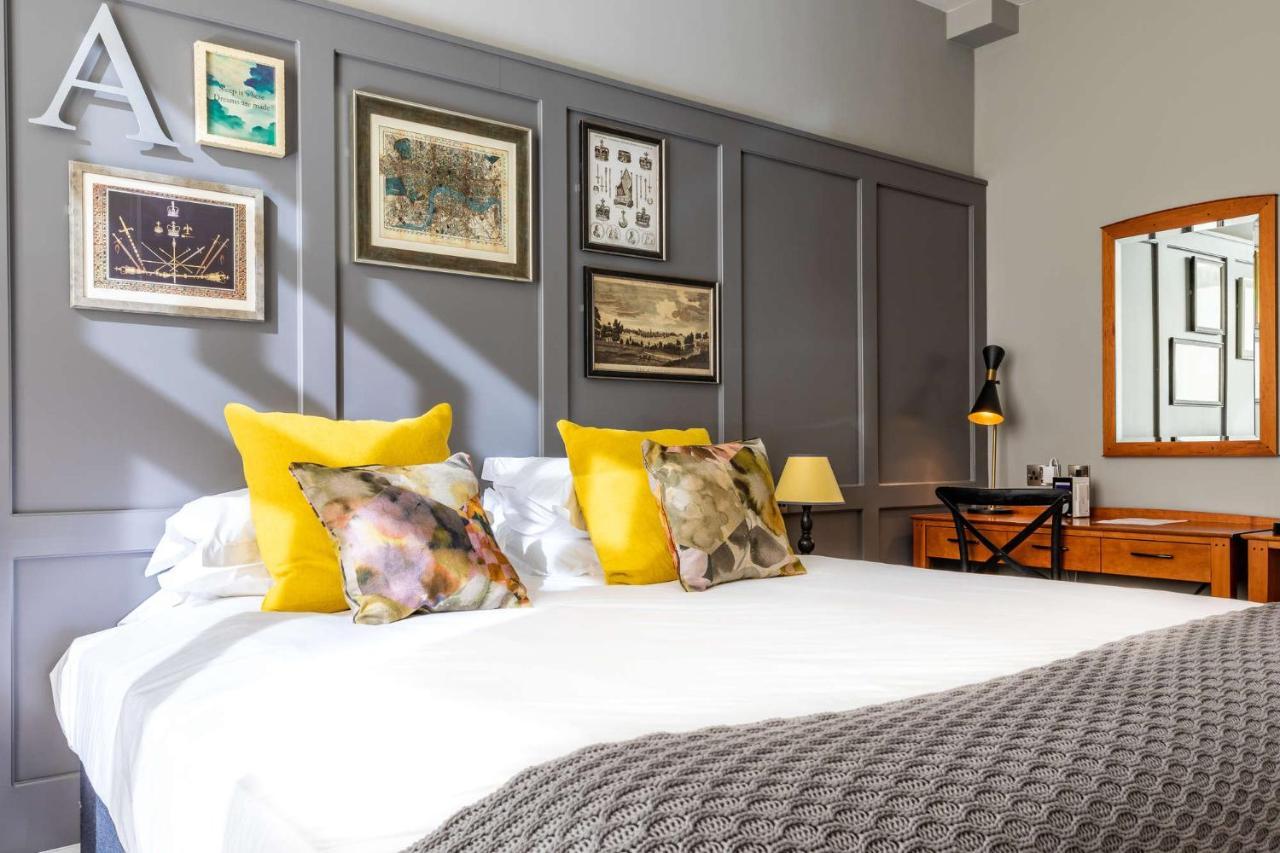 צ'רטסי Crown Hotel מראה חיצוני תמונה